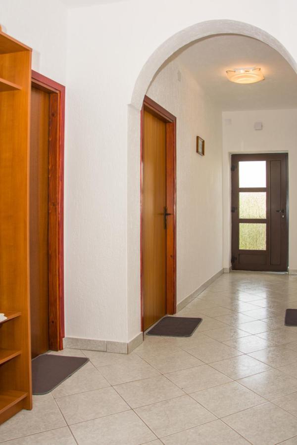 Apartman Gromila Сень Екстер'єр фото